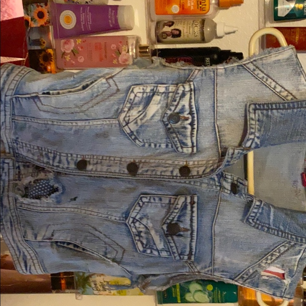 A short sleeve Jean jacket